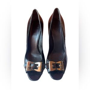 Gucci Patent Leather Bow Accents Pumps Women's Size: 9